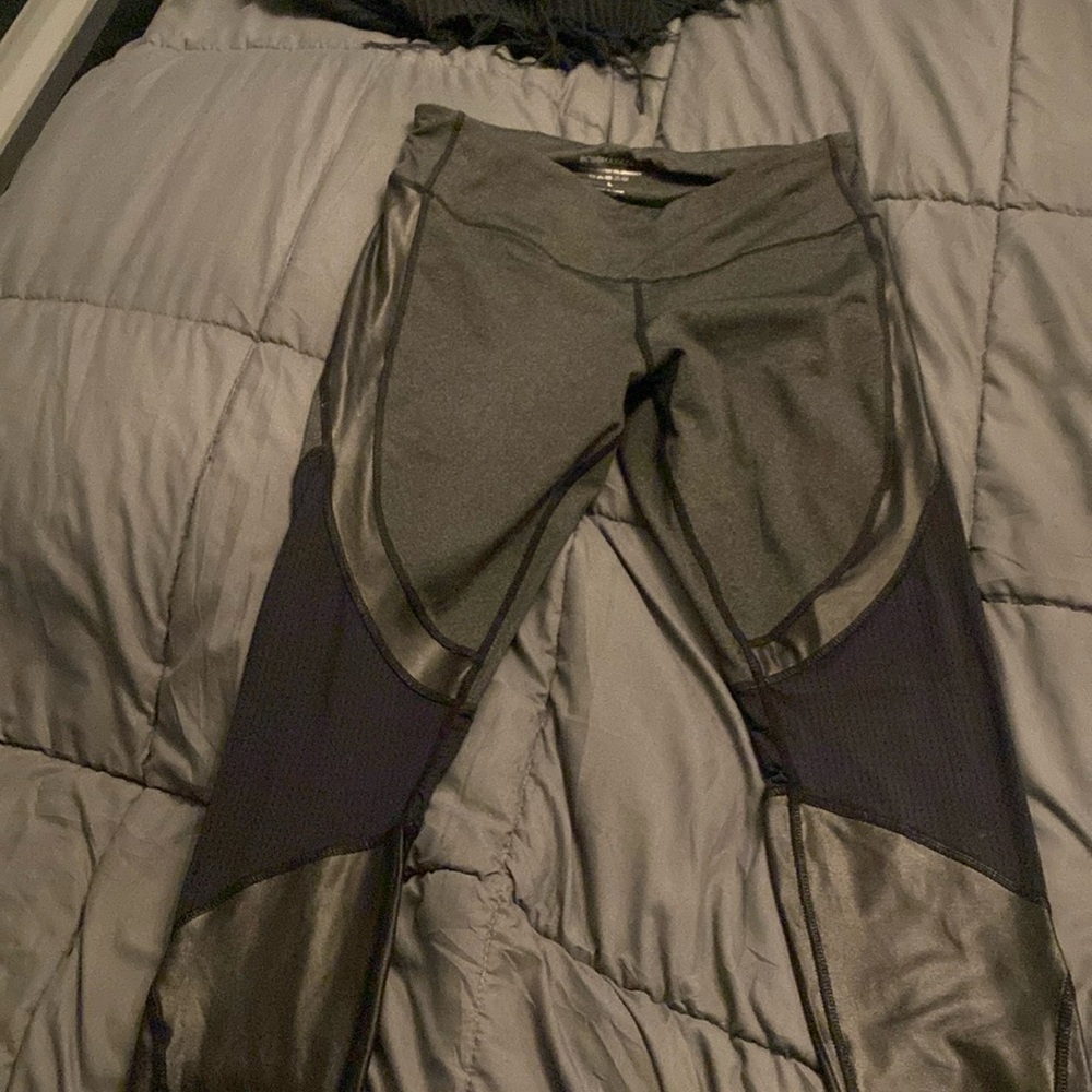 Black workout pants BCBGMAXAZRIA 89% polyester 11% spandex large